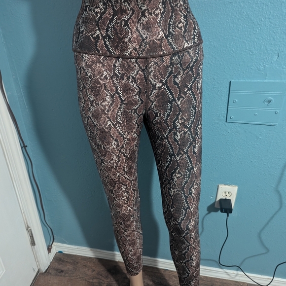 Snake Print Leggings - Picture 5 of 6